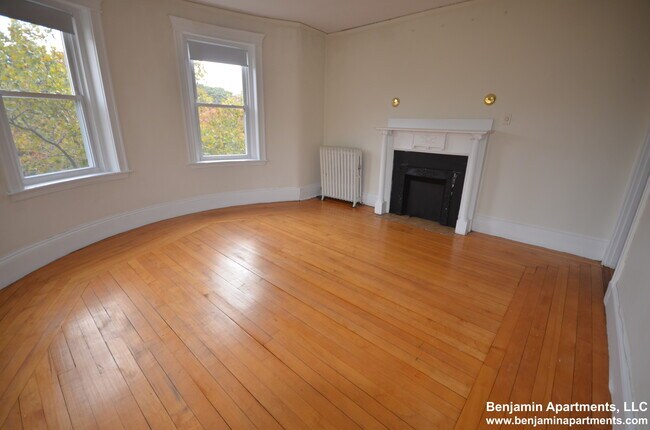 Building Photo - 1824 Beacon St