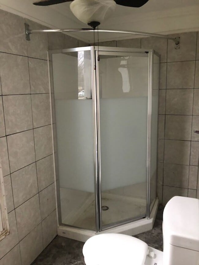 Building Photo - House...1 Bedroom 1 Bath