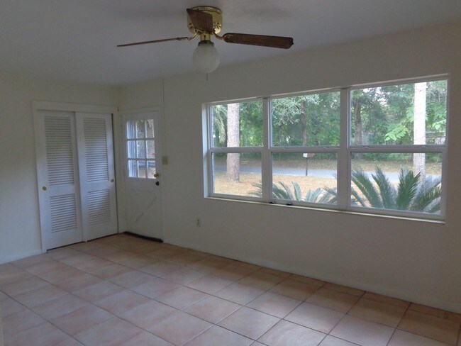 Building Photo - 1705 NW 34th Place LEASE PENDING