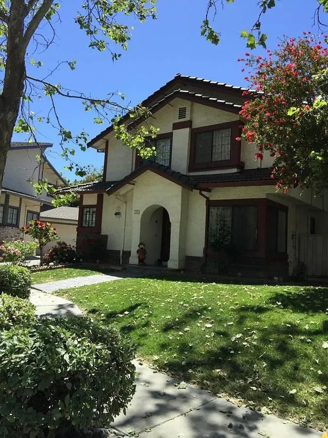 Building Photo - 274 Snell Ct