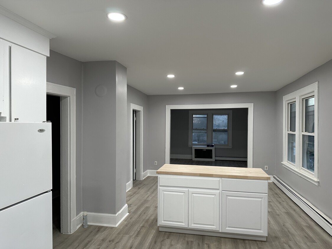 Photo - 15 Willard St (Waterbury, CT)
