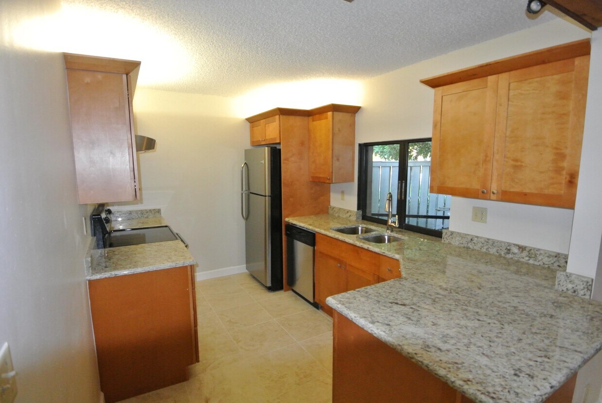Foto principal - 1127 E Seminole 4dAvenue 4d Jupiter Fl 33477