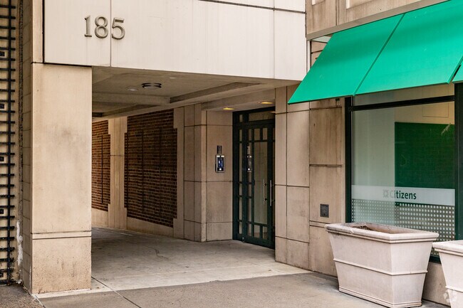 Entrance - Carillon