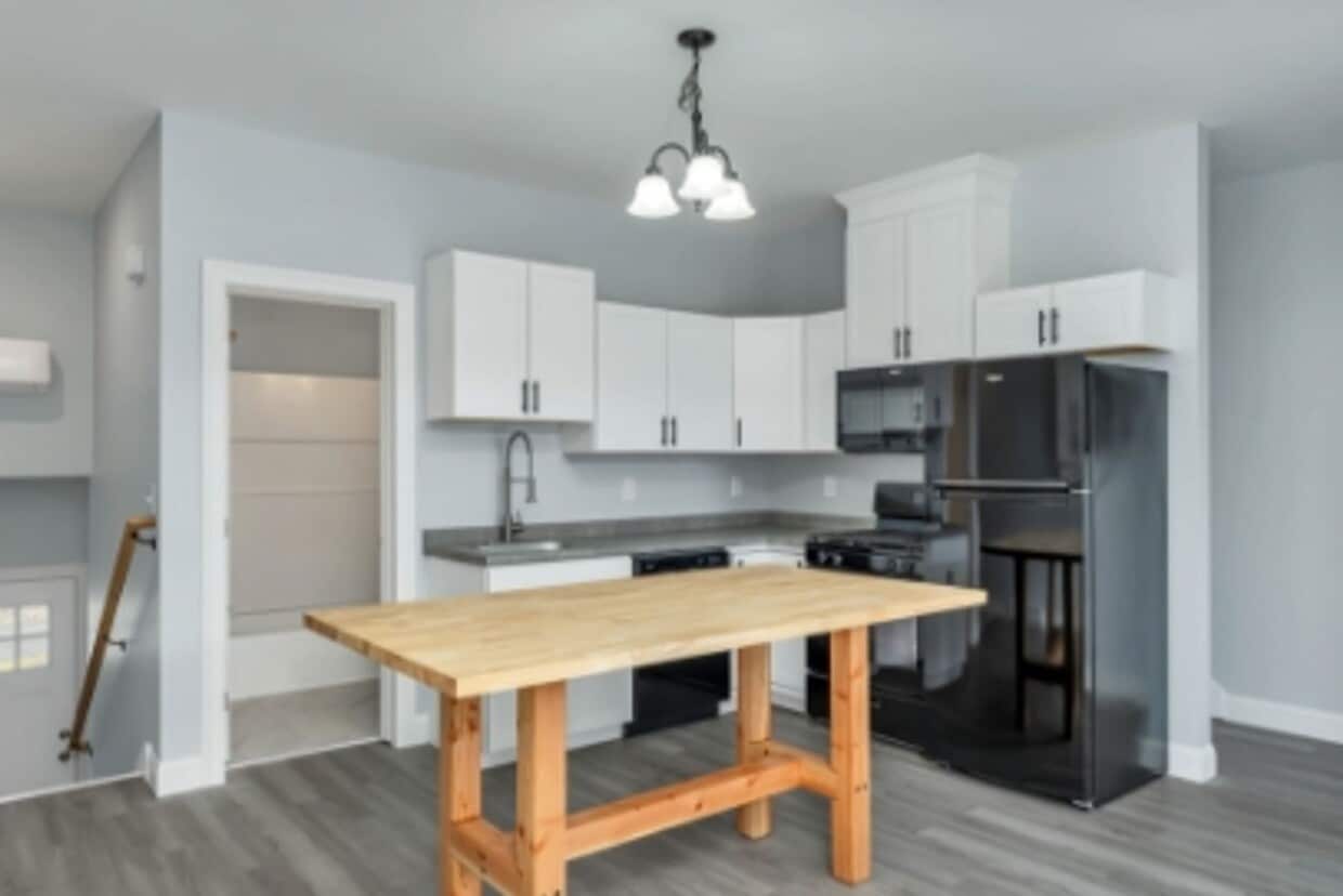 Primary Photo - 65 Main St