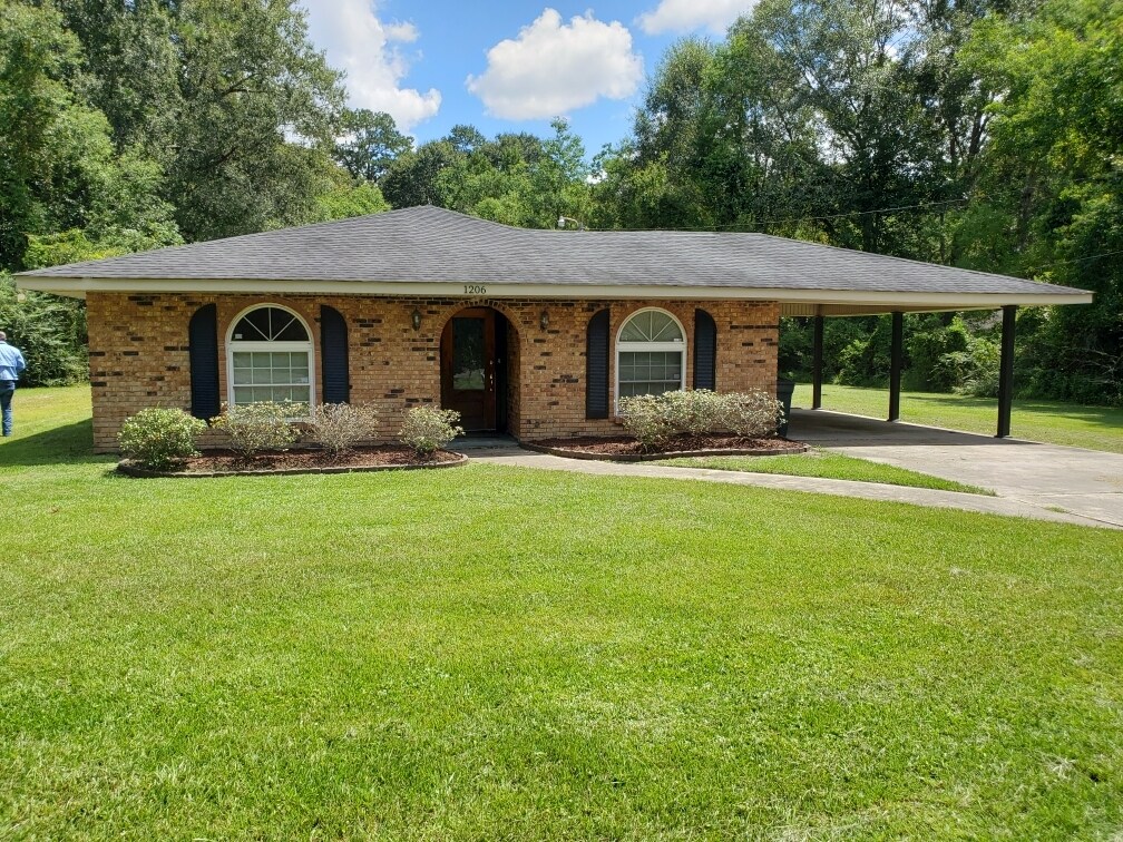 1206 N Cherry St, Hammond, LA 70401 House for Rent in Hammond, LA