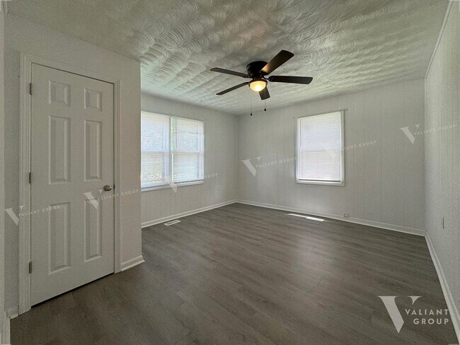 Building Photo - Cozy 3 Bedroom, 1 Bathroom Home