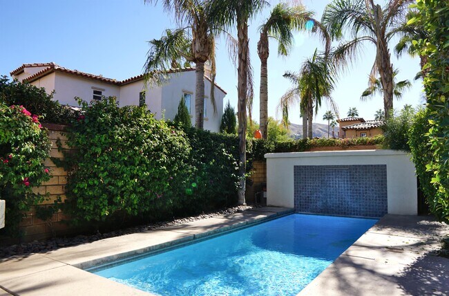 Foto del edificio - 1816 Pintura Cir W