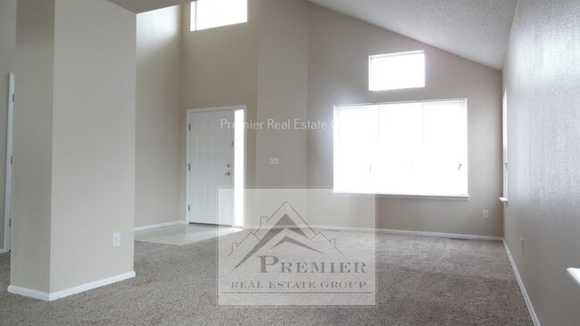 Building Photo - 5831 Instone Cir