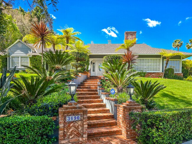 Building Photo - 3690 Crownridge Dr