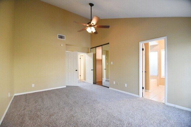 Foto del edificio - 18402 Hazycrest Dr