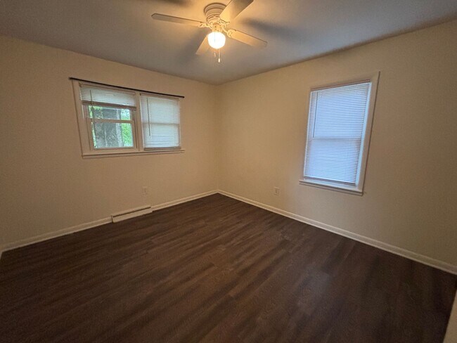 Foto del edificio - 1010 Larkin Dr