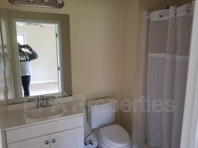 Building Photo - 2892 Willow Cove Dr