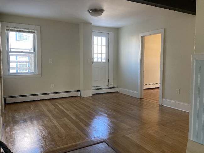 Building Photo - 28 1/2 grove st300 Grv