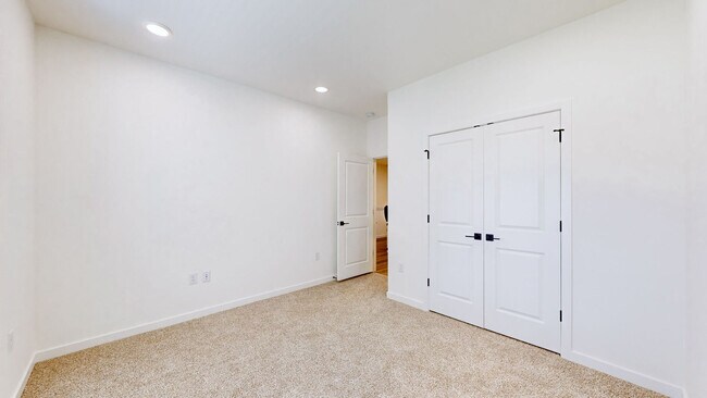 Foto del edificio - Bull Run Townhomes