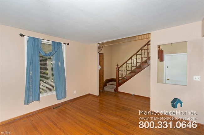 Building Photo - 244 W Ridgeland Ave