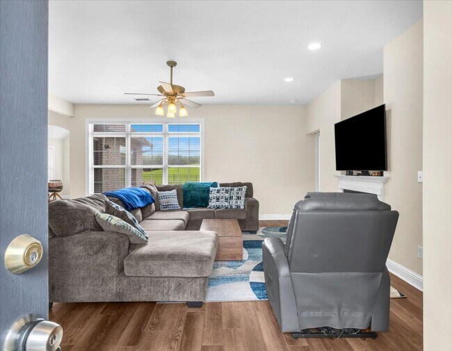 Building Photo - 38 Castle Bay Dr