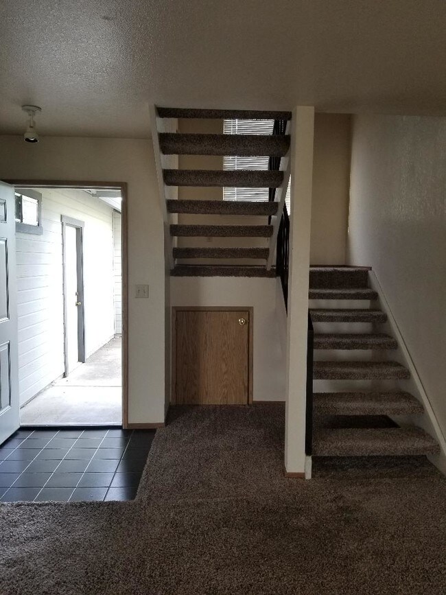 Building Photo - 5391 Valleyridge Dr