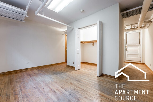 Building Photo - 2890 N Clark St