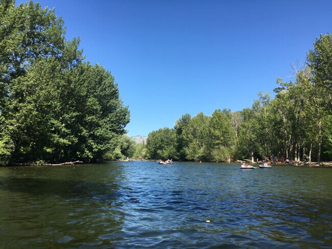 Building Photo - 5977 S Snowdrop Pl Boise