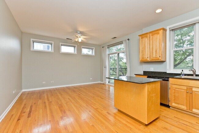 Building Photo - 1535 W Ohio St