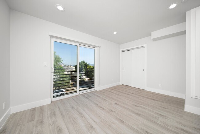 Foto del edificio - 5221 Cleon Ave