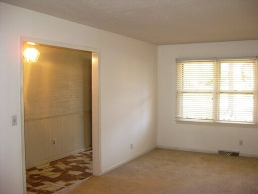 Building Photo - 2937 S Barnes Ave