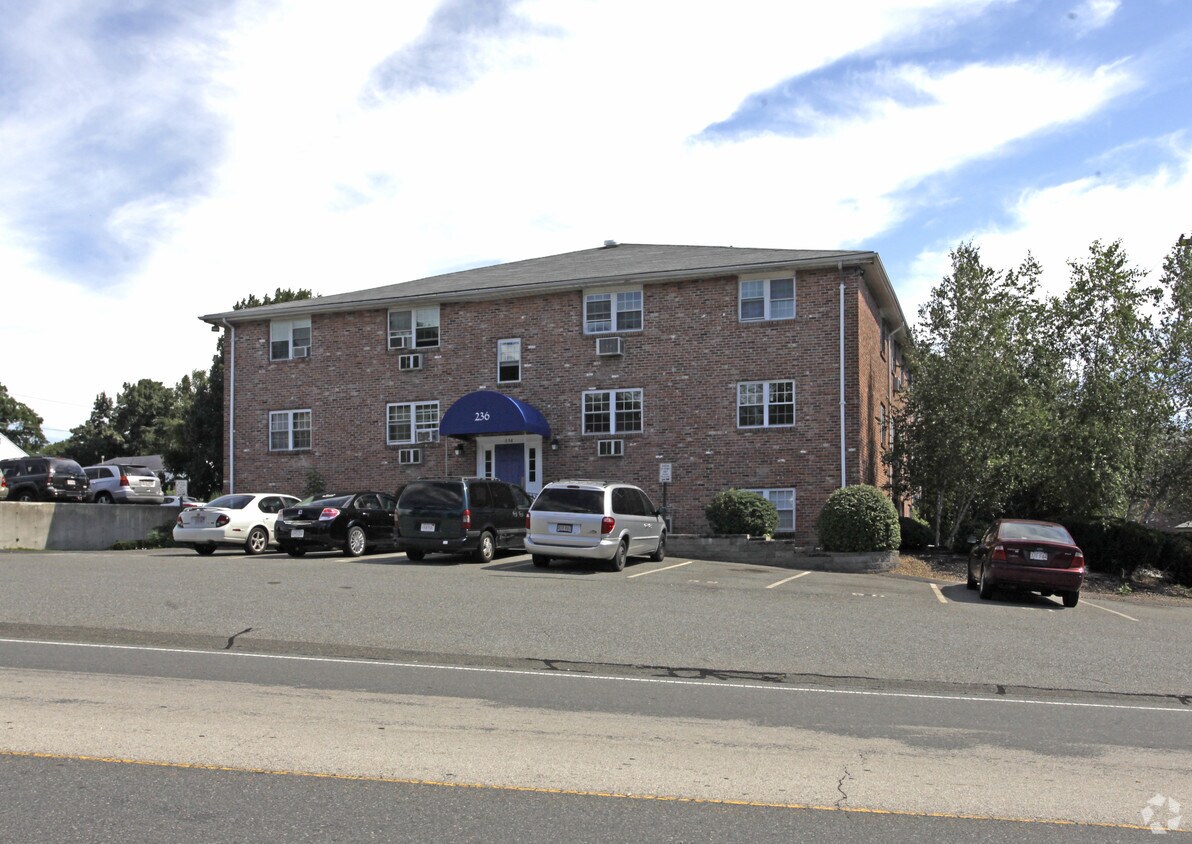 Newport Condominiums Apartments in Newburyport, MA