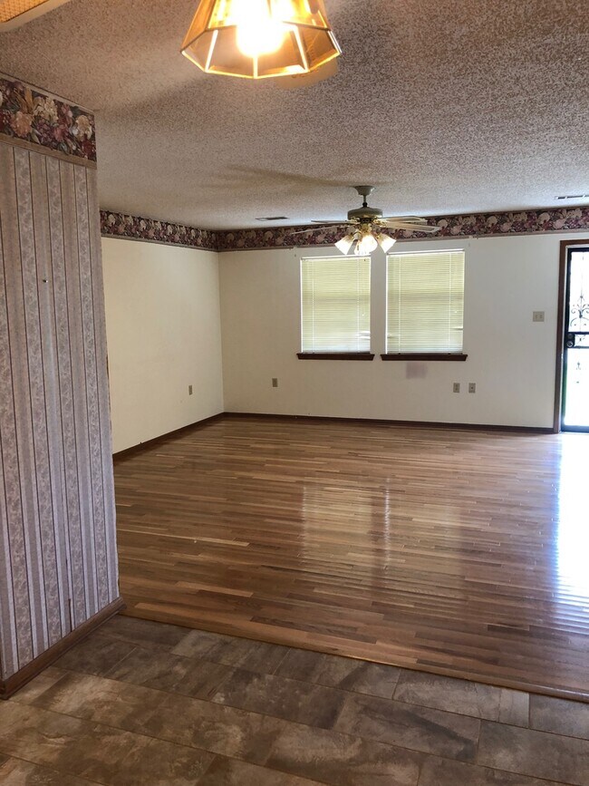 Foto del edificio - Questions call Peggy Goodman 501 676 1758