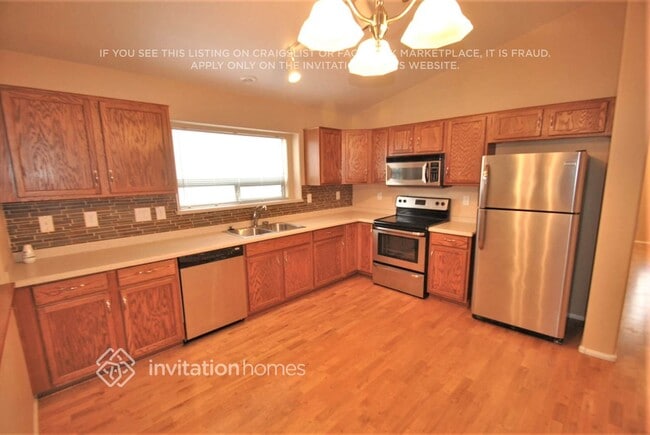 Foto del edificio - 16004 W Meade Ln