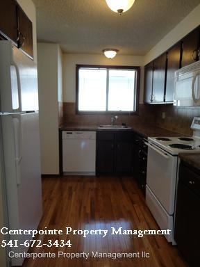 Building Photo - 10 NW Mountain View Dr