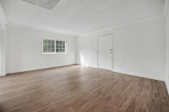 Foto del edificio - 6800 E Tennessee Ave