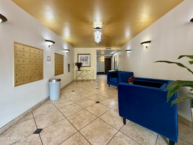 Foto del edificio - 7930 E Camelback Rd