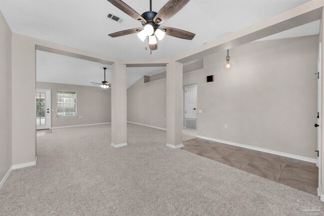 Foto del edificio - 6463 Sailport Cove