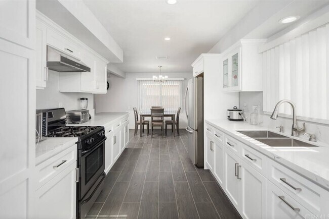 Building Photo - 1047 Blakely Ct