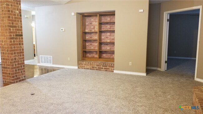 Building Photo - 329 Paisano St