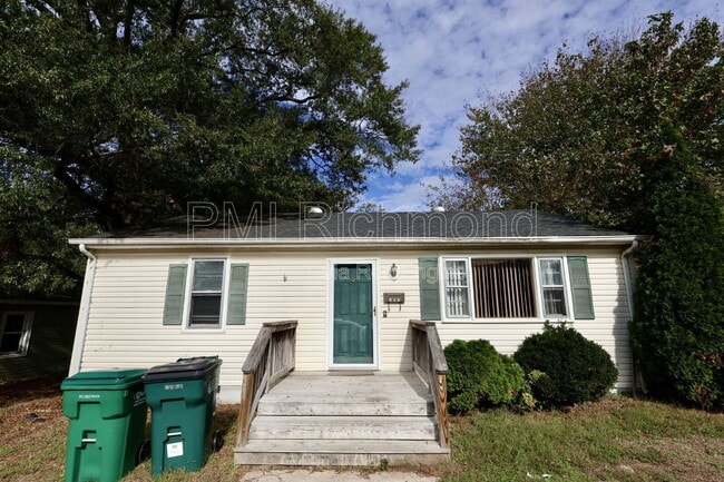Building Photo - 204 North Juniper Ave