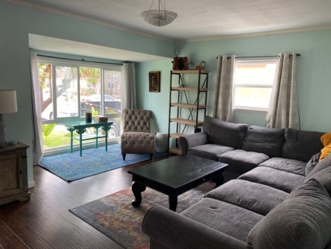 Building Photo - Terrific Home with All the upgrades.
