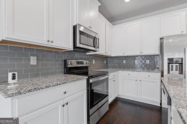 Building Photo - 3498 Lakeview Crk