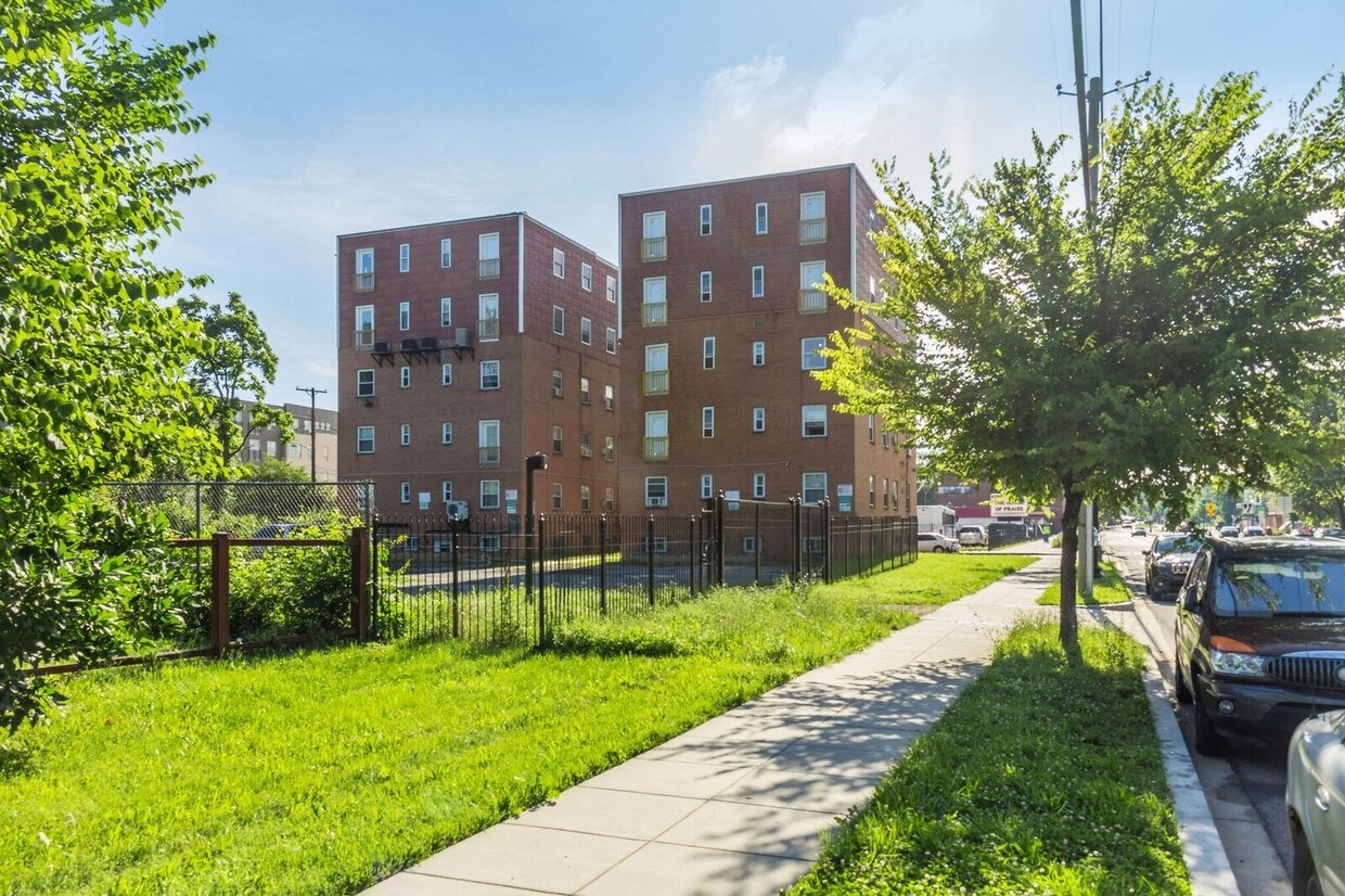 Building Photo - 704 51st St NE