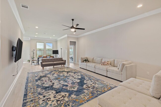 Building Photo - 4479 Lakes Edge Dr