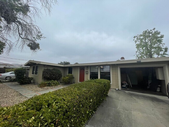 Foto del edificio - $3,590 / 3 BR - 1509 SF - VERY NICE MISSIO...