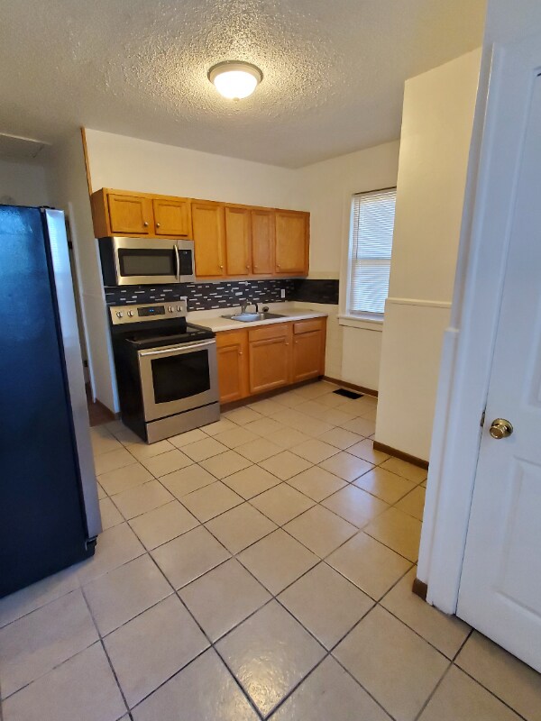 Foto del edificio - 8414 Midland Blvd