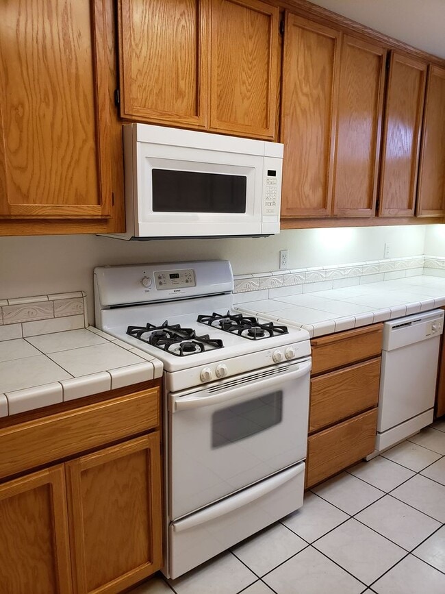 Building Photo - 881 Cally Ct