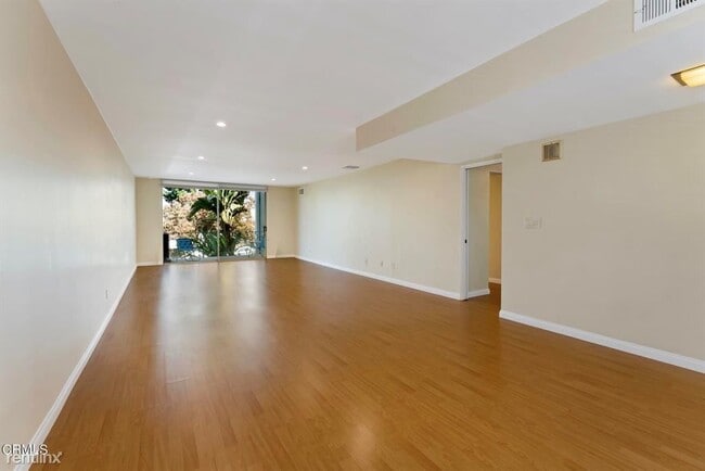Building Photo - 2 br, 1.5 bath Condo - 1000 Cordova St Apt...