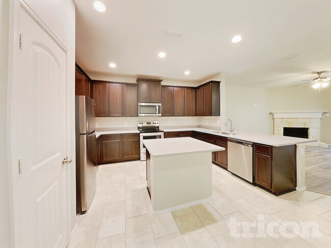 Foto del edificio - 215 Saddlebrook Ln