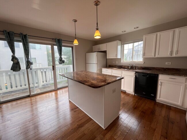 Building Photo - 988 Manchester Cir