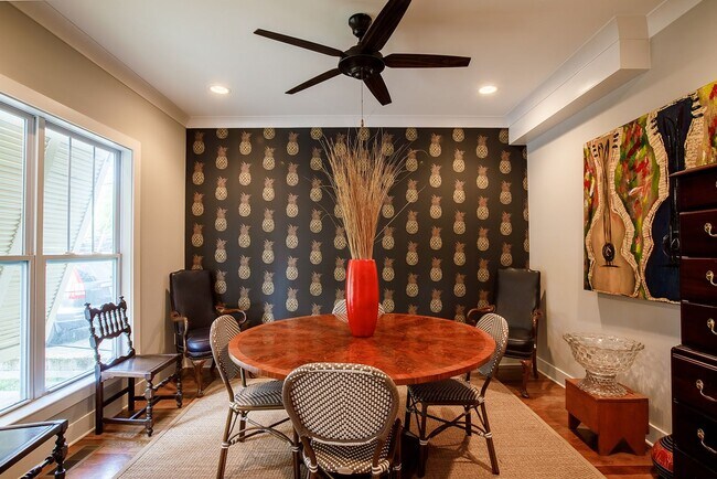 Foto del edificio - Beautiful Sylvan Park Home with Screened Porch & Outdoor Stone Fireplace