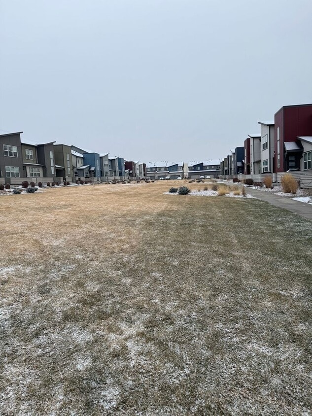 Building Photo - Like new Townhome in the best Location!