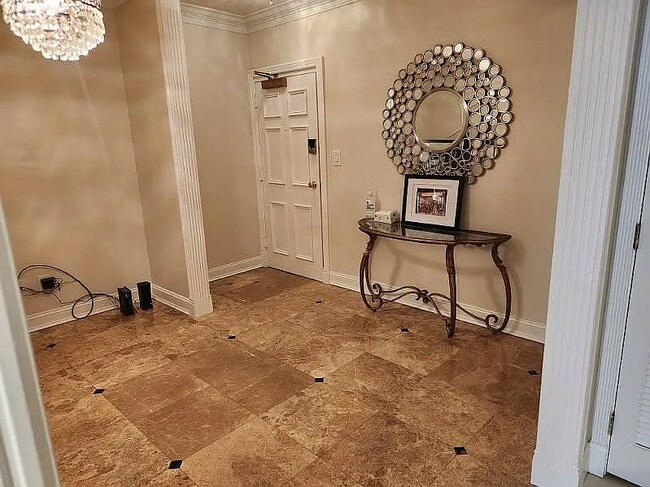 Foto del edificio - 355 S Broadway