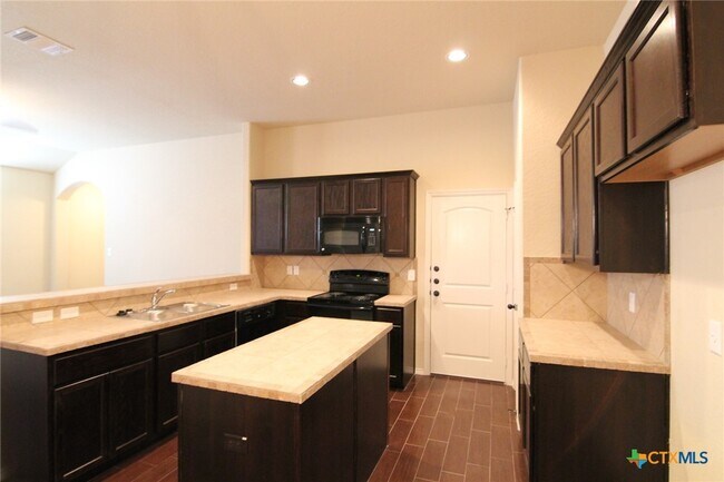 Building Photo - 506 Creekside Cir